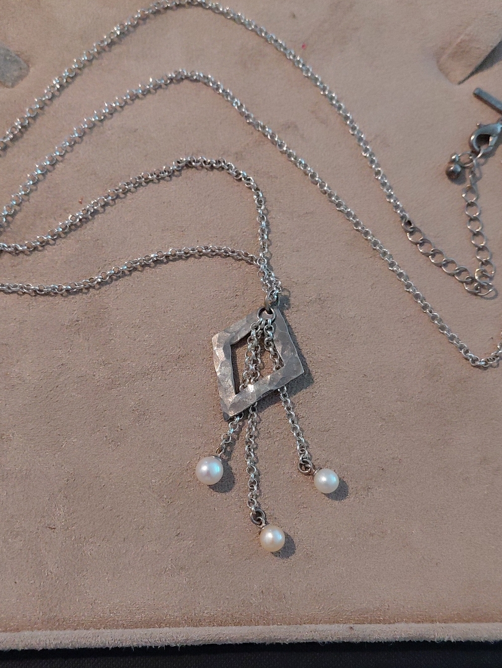 Vantel Pearls Silver Geometric Pendant Necklace with White Pearls